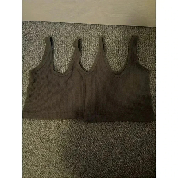 Out from under Urban Outfitters grey crop top size small! - Picture 2 of 4
